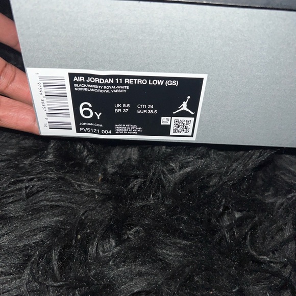 AIR JORDAN 11 RETRO LOW (Grade School) - Picture 11 of 12